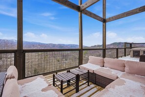 Property grounds - Luxury Cabin, spectacular views, Hot Tub, Theater (Gatlinburg)