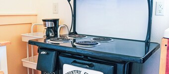 1-bedroom highland cow cabin in Tahlequah ok near Illinois River/Tenkiller Lake