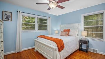 3 bedrooms, desk, iron/ironing board, free WiFi