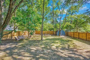 Property grounds - Near High Point University & Furniture Market, Dog Friendly, Firepit & Grill (High Point)