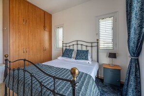 3 bedrooms, iron/ironing board, free WiFi