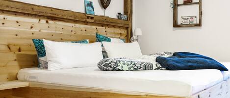 Internet, bed sheets