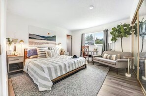 3 bedrooms, iron/ironing board, WiFi, bed sheets - Casa Colibrí  Pet Friendly Wine Country Home Near the best of all things Sonoma (Santa Rosa)