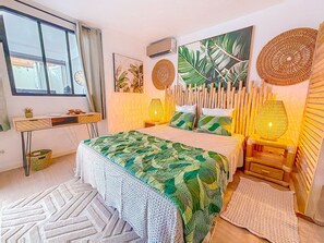 1 bedroom, iron/ironing board, WiFi, bed sheets - Ti Lodge – A Romantic Getaway with Ocean View (Cul-de-Sac)