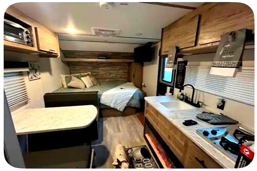 Jeff & Toya Cozy RV