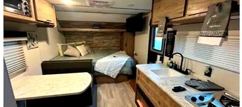 Jeff & Toya Cozy RV