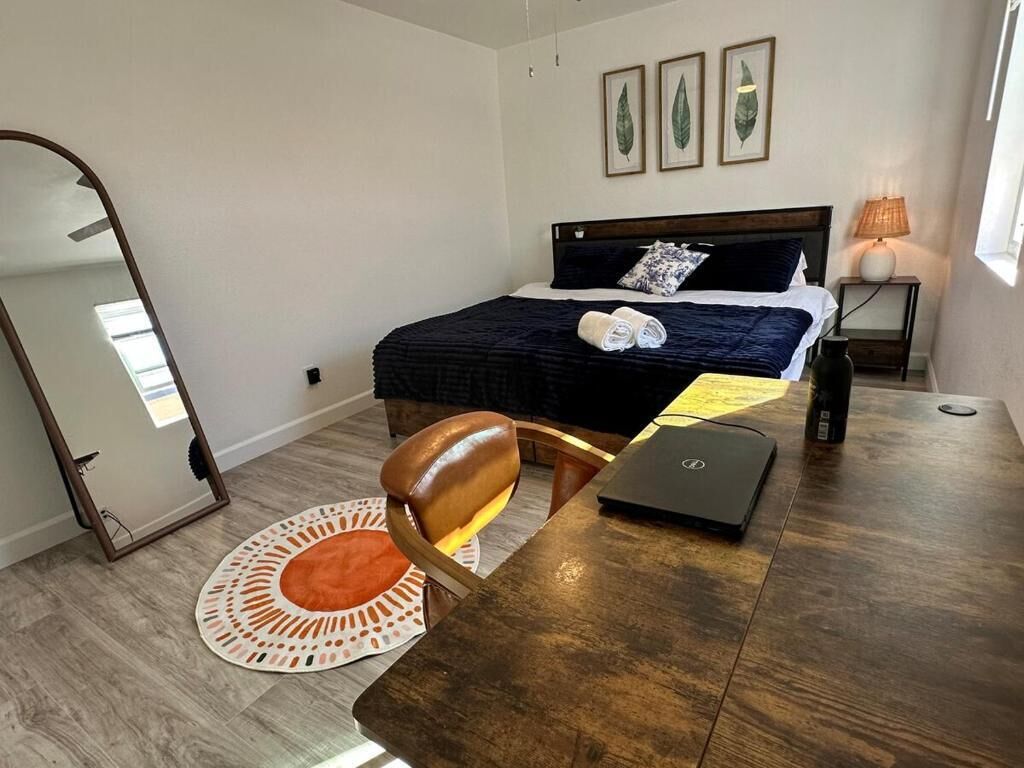 3 habitaciones, tabla de planchar con plancha, wifi y ropa de cama 