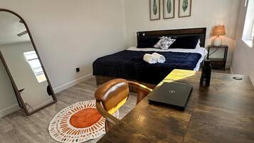 3 habitaciones, tabla de planchar con plancha, wifi y ropa de cama