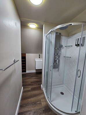 Unclassified image, 2 of 15, button - 2 BR- 2 br Retreat w/ King Loft, Near Downtown, Hospital and Sport Arena (Peterborough)