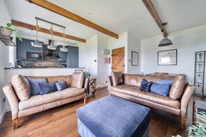 Cottage | Living area - Cape View (Penzance)