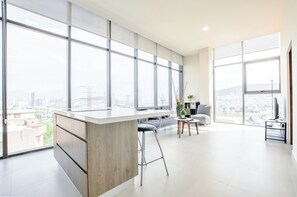 Suite, City View | Living area - Solara (Monterrey)