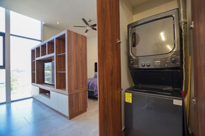 Studio, City View | Laundry - Solara (Monterrey)