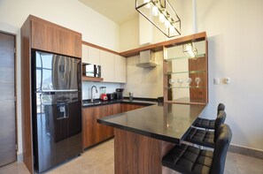 Studio, City View | Private kitchen | Fridge, microwave, stovetop, cookware/dishes/utensils