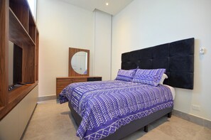 Studio, City View | Laptop workspace, blackout curtains, iron/ironing board, free WiFi - Solara (Monterrey)