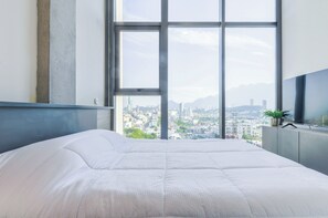Club Suite, City View | Laptop workspace, blackout drapes, iron/ironing board, free WiFi - Solara (Monterrey)
