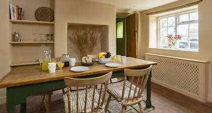 Horseshoe Cottage - sleeps 4 guests in 2 bedrooms