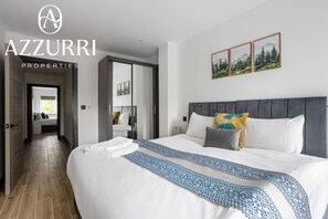 2 bedrooms, iron/ironing board, free WiFi, bed sheets - Stylish & Spacious 2BR Flat |Near Woodside Stn.|ST (Greater London)