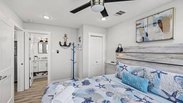 2 bedrooms, desk, iron/ironing board, travel cot