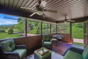 Fernseher, Kamin, Arbeitsbereiche