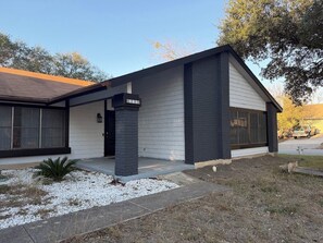 Exterior - Homie House In San Antonio (San Antonio)