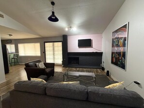Living area - Homie House In San Antonio (San Antonio)