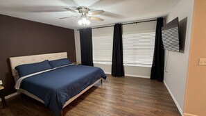 4 bedrooms, iron/ironing board, Internet, bed sheets - Homie House In San Antonio (San Antonio)