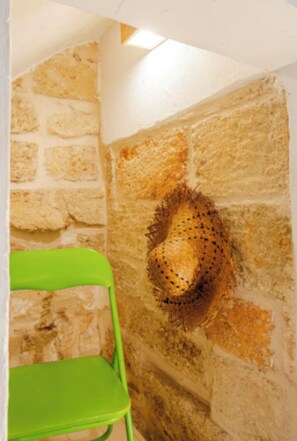 Luokittelematon kuva, 4 kautta 17, painike