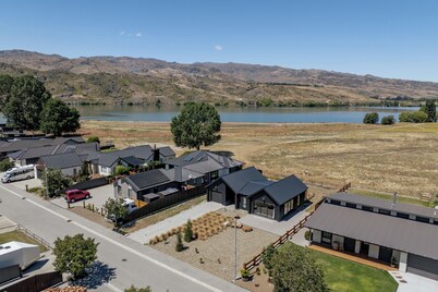 Dancing Tussock Escape - Cromwell Holiday Home