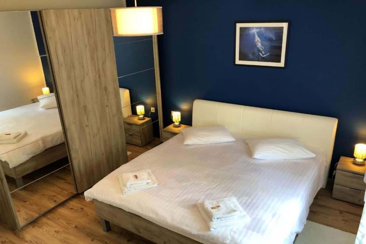 House (ThreeBedroom Holiday Home With Privat)