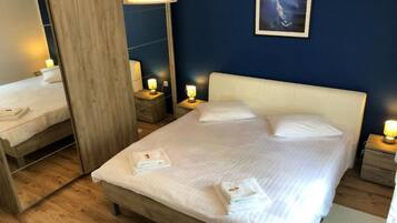 House (ThreeBedroom Holiday Home With Privat) | 3 bedrooms, cribs/infant beds