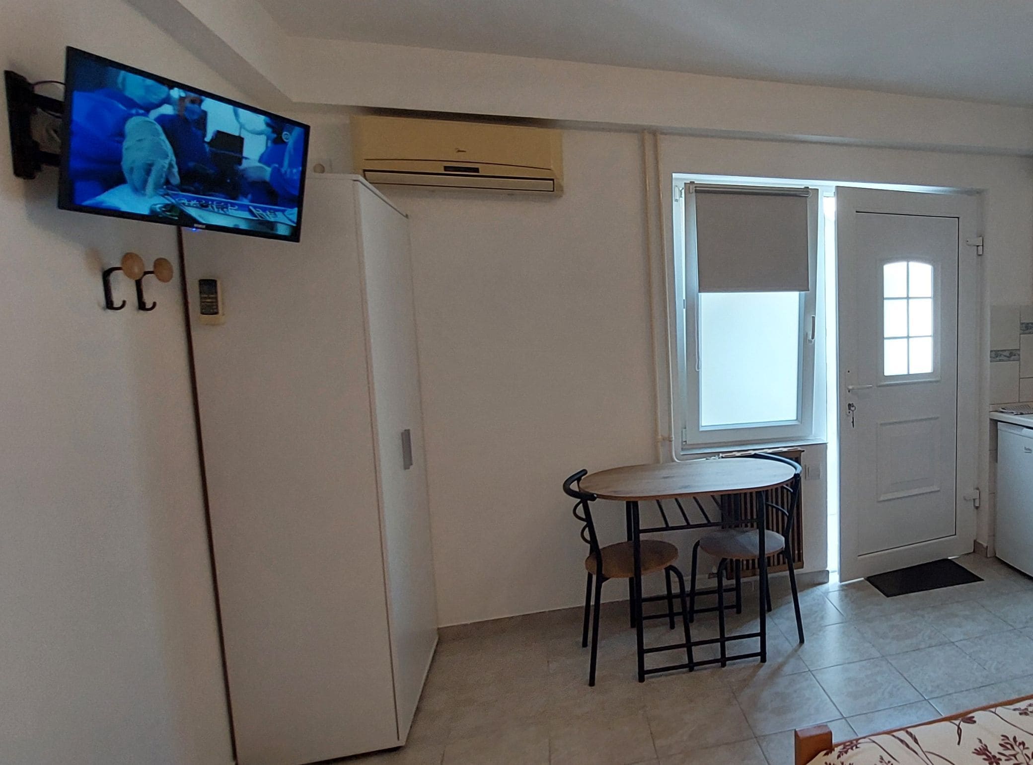 Studio (Studio Apartment with Terrace) | Dining room