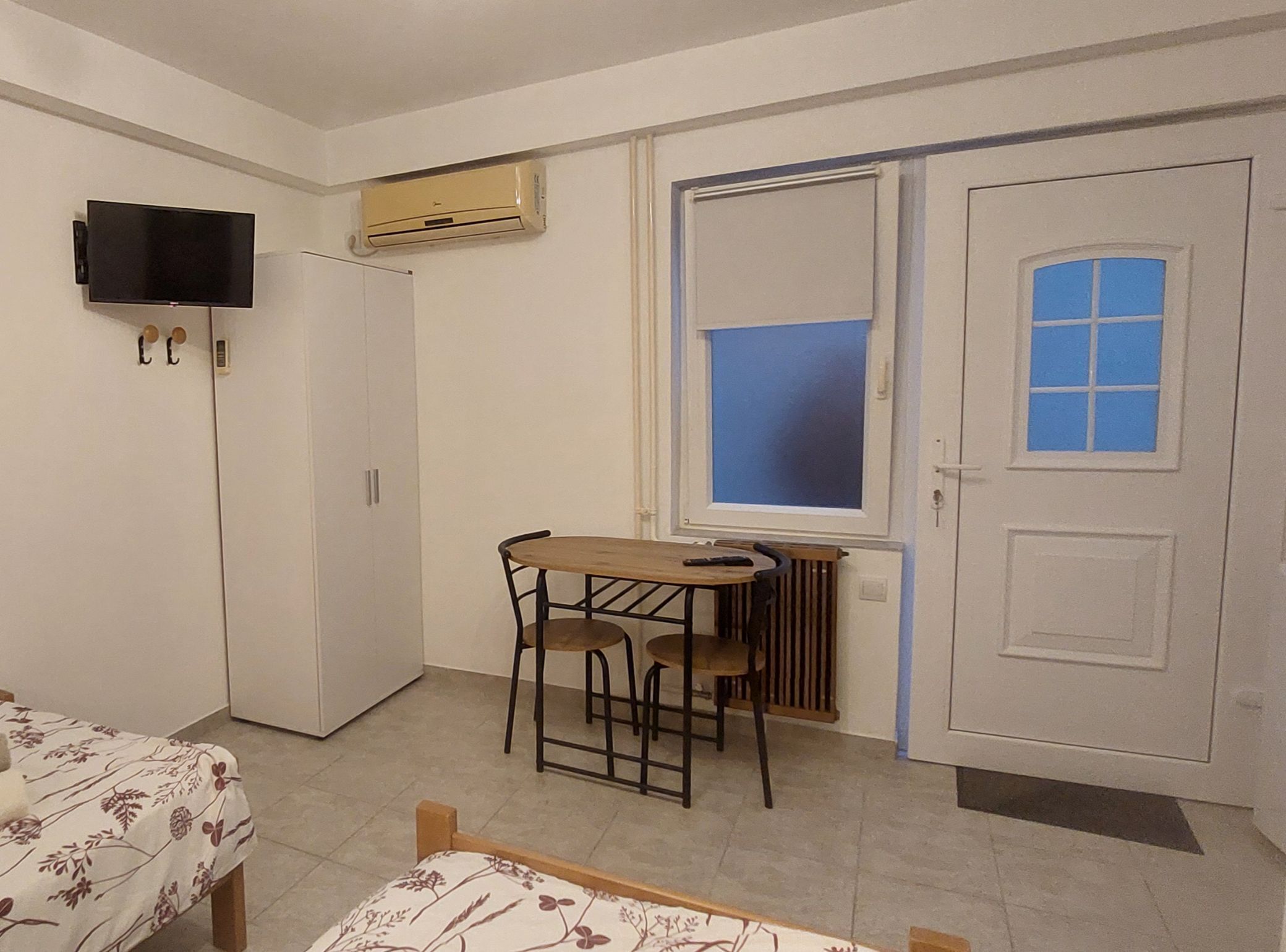 Studio (Studio Apartment with Terrace) | Dining room