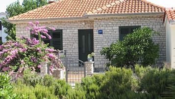 Ferienhaus (ThreeBedroom Holiday Home with Terrac) | Aussenbereich