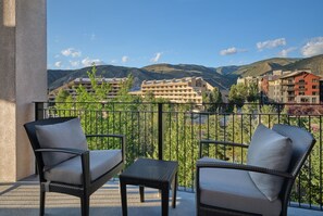 Property grounds - Colorado high-country skiing and Spring-Winter adventure awaits for you! (Avon)