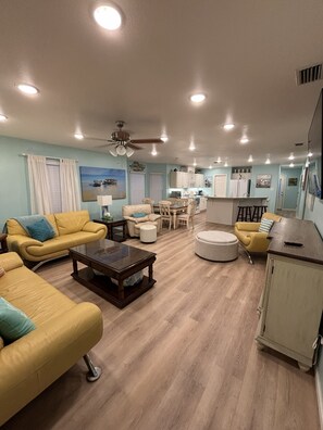 Smart TV - Peaceful 3-bedroom house in charming Daphne (Daphne)