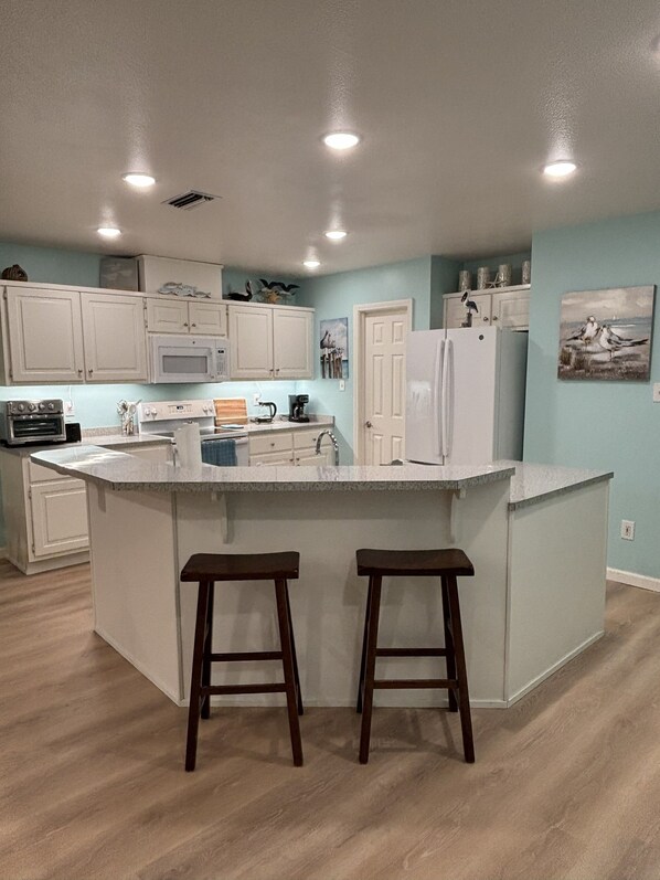 Private kitchen - Peaceful 3-bedroom house in charming Daphne (Daphne)