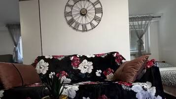 Apartment (Comfort One Bedroom Apartment) | Living room