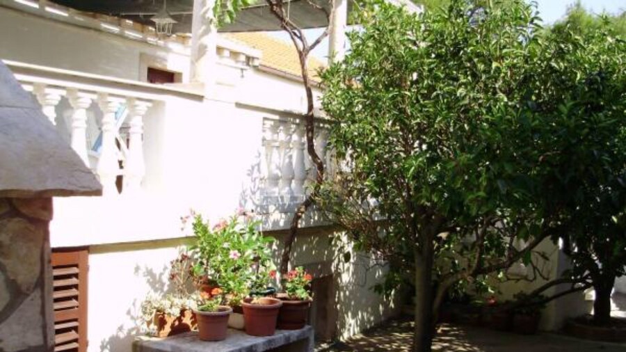 Apartments Kiki Lumbarda