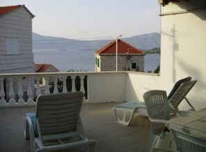 Căn hộ (One Bedroom Apartment with Sea View a) | Ban công