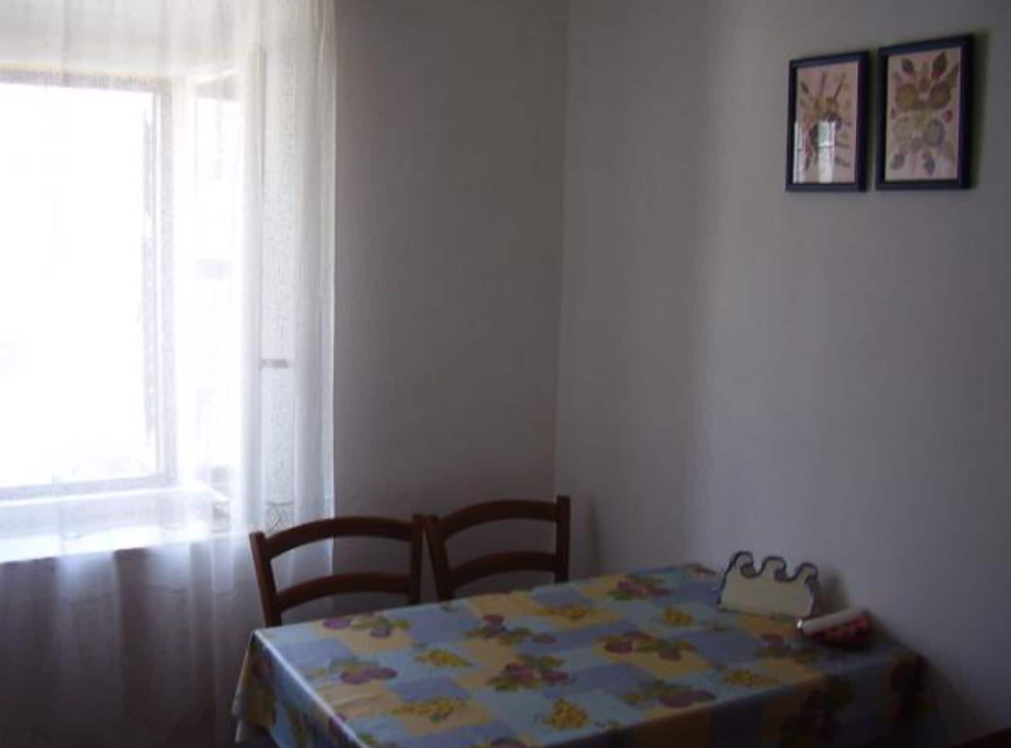 Apartment (Two Bedroom Apartment with Sea View a) | Dining room