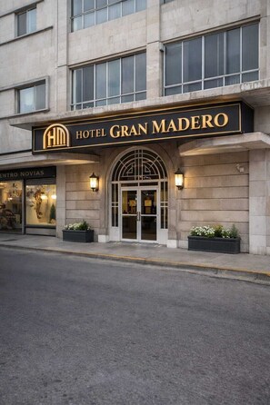 Unclassified image, 3 of 4, button