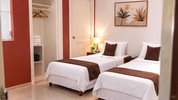 Habitación con 2 camas individuales, vista a la ciudad | Wifi gratis