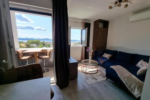 Studio (Studio Apartment with Loggia and SeaV) | Wohnzimmer