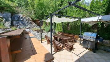 House (Five Bedroom Holiday Home With Pool) | Exterior