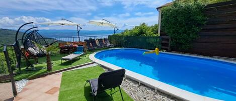 House (Five Bedroom Holiday Home With Pool) | Outdoor pool
