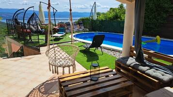 House (Five Bedroom Holiday Home With Pool) | Exterior