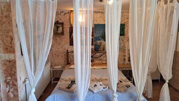 House (Five Bedroom Holiday Home With Pool)