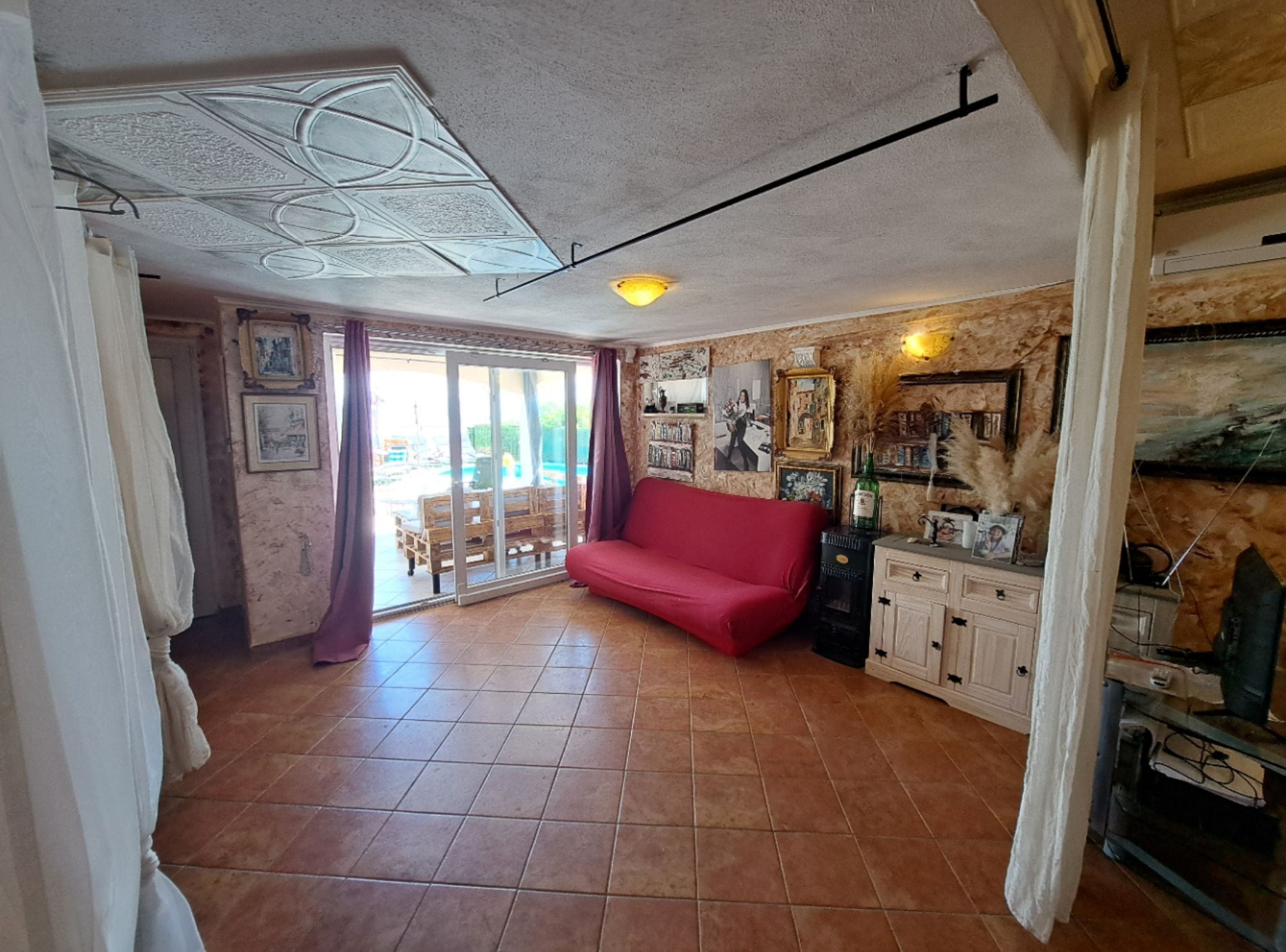 Huis (Five Bedroom Holiday Home With Pool) | Woonkamer