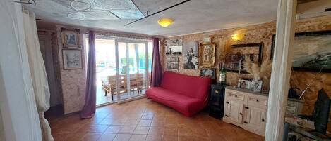 House (Five Bedroom Holiday Home With Pool) | Living room