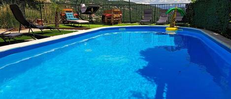 獨棟房屋 (Five Bedroom Holiday Home With Pool) | 室外游泳池